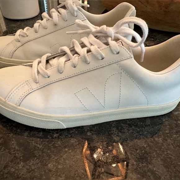 VEJA Espler Womenโs Leather Logo Sneakers - Size 10 - Picture 5 of 11